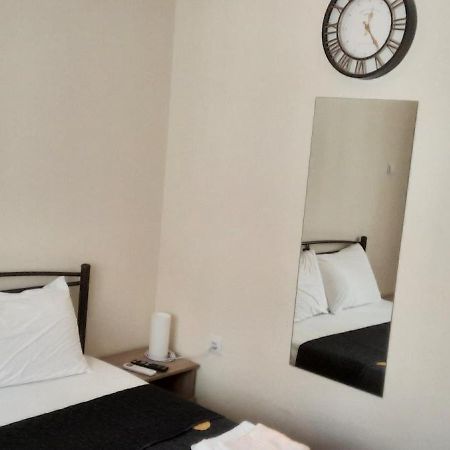 Livia'S Room To Ampelokipi Metro Airport Line Athens Ngoại thất bức ảnh