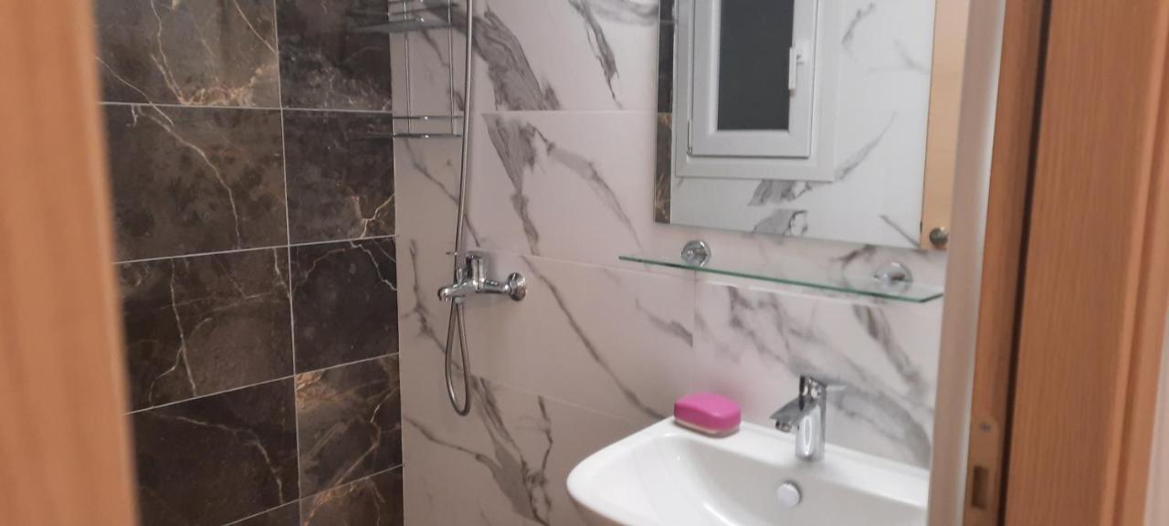 Livia'S Room To Ampelokipi Metro Airport Line Athens Ngoại thất bức ảnh